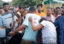 മകനൊപ്പം പെണ്‍സുഹൃത്തും; നിയന്ത്രണം നഷ്ടപ്പെട്ട് മാതാപിതാക്കള്‍, നടുറോഡിലിട്ട് മര്‍ദിച്ചു-വിഡിയോ