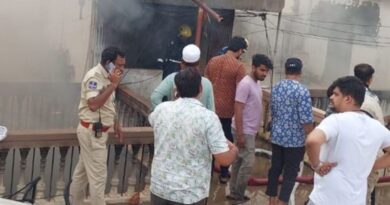 നാല് കുട്ടികളെ മാറോടണച്ച് സ്ത്രീ; കത്തിക്കരിഞ്ഞ മൃതദേഹങ്ങൾക്കിടയിലെ നൊമ്പര കാഴ്ച, തീപിടിത്തത്തിൽ നടുങ്ങി നഗരം