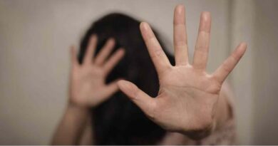 ഒൻപതാം ക്ലാസുകാരിയെ പീഡിപ്പിച്ച് ഗർഭിണിയാക്കി, കൊല്ലുമെന്ന് ഭീഷണി; മാതൃസഹോദരൻ അറസ്റ്റില് ഒൻപതാം ക്ലാസുകാരിയെ പീഡിപ്പിച്ച് ഗർഭിണിയാക്കി, കൊല്ലുമെന്ന് ഭീഷണി; മാതൃസഹോദരൻ അറസ്റ്റില്