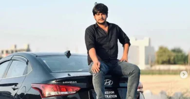 റീലെടുക്കാൻ 120 കിമീ.വേഗം; കാർ ഡിവൈഡറിലിടിച്ച് 2 യുവാക്കൾക്ക് ദാരുണാന്ത്യം റീലെടുക്കാൻ 120 കിമീ.വേഗം; കാർ ഡിവൈഡറിലിടിച്ച് 2 യുവാക്കൾക്ക് ദാരുണാന്ത്യം