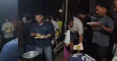 കൗതുക ട്വിസ്റ്റ് ! അർജൻ്റീന വിജയിക്കുമെന്ന് കരുതി ബിരിയാണി വെച്ചു; തോറ്റതോടെ ബിരിയാണി വിതരണം ഏറ്റെടുത്ത് ബ്രസീ ആരാധകർ – വിഡിയോ കൗതുക ട്വിസ്റ്റ് ! അർജൻ്റീന വിജയിക്കുമെന്ന് കരുതി ബിരിയാണി വെച്ചു; തോറ്റതോടെ ബിരിയാണി വിതരണം ഏറ്റെടുത്ത് ബ്രസീ ആരാധകർ – വിഡിയോ