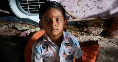ബസിന്റെ ഹൈഡ്രോളിക് ഡോറിനുള്ളിൽ കഴുത്ത് കുടുങ്ങി; ഏഴ് വയസ്സുകാരന് ദാരുണാന്ത്യം ബസിന്റെ ഹൈഡ്രോളിക് ഡോറിനുള്ളിൽ കഴുത്ത് കുടുങ്ങി; ഏഴ് വയസ്സുകാരന് ദാരുണാന്ത്യം